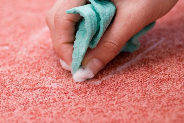 How to Easily Clean a Carpet