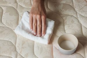 How to Remove Baking Soda from Mattress Without Vacuum