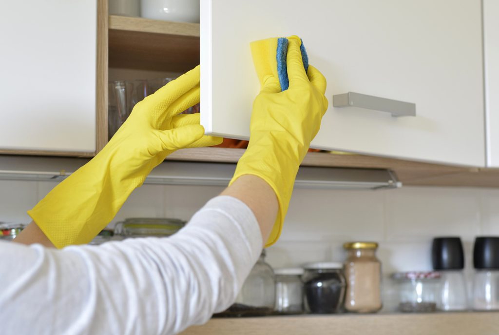 What is a Good Cleaner for Kitchen Cabinets