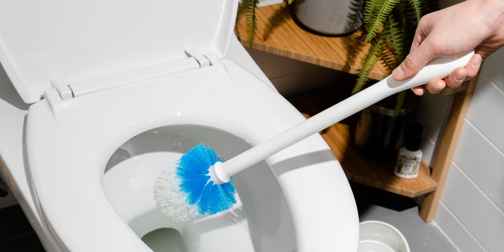 How to Use Toilet Bowl Cleaner